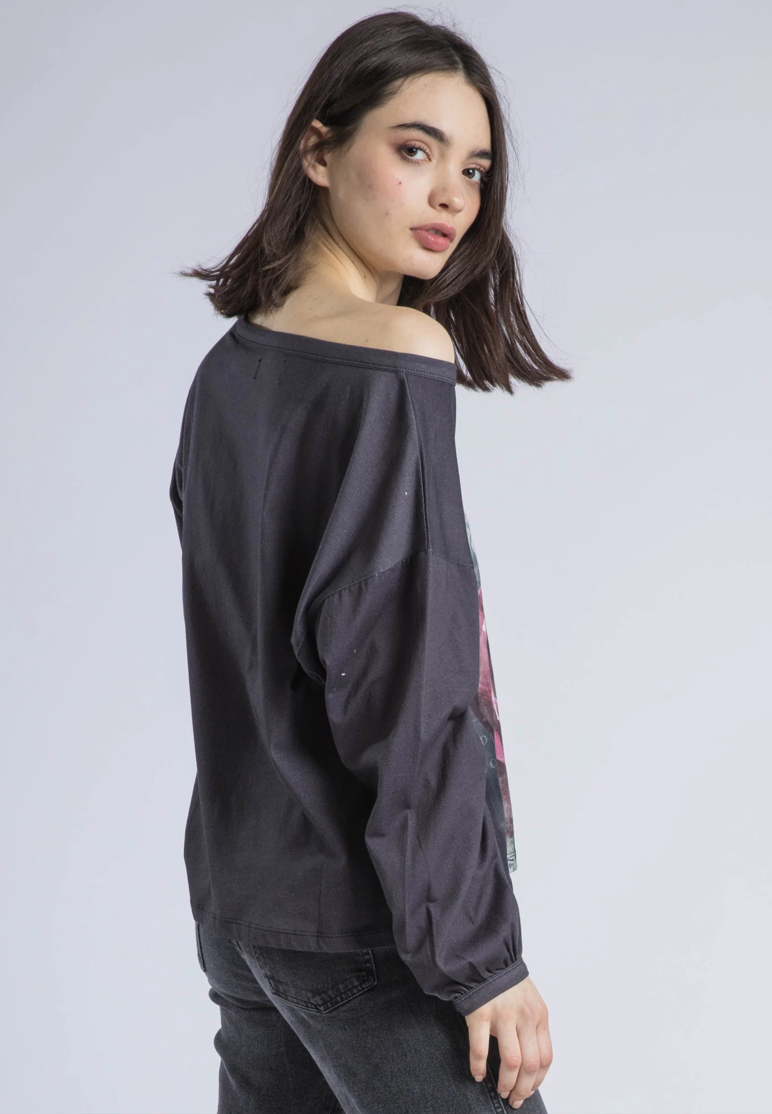 CLOAK LS TOP BLUSH GRAPHIC - Image 2