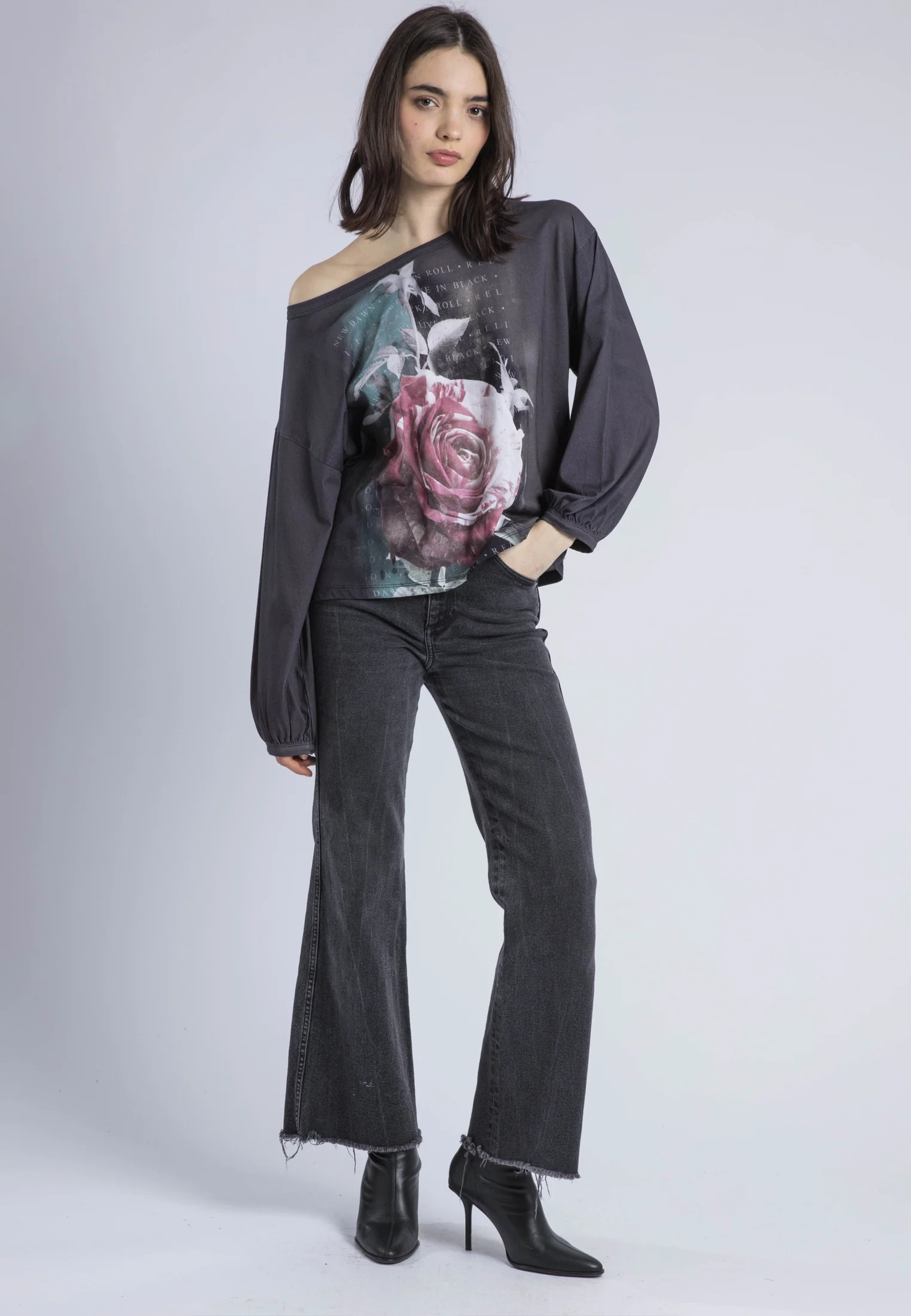 CLOAK LS TOP BLUSH GRAPHIC - Image 3