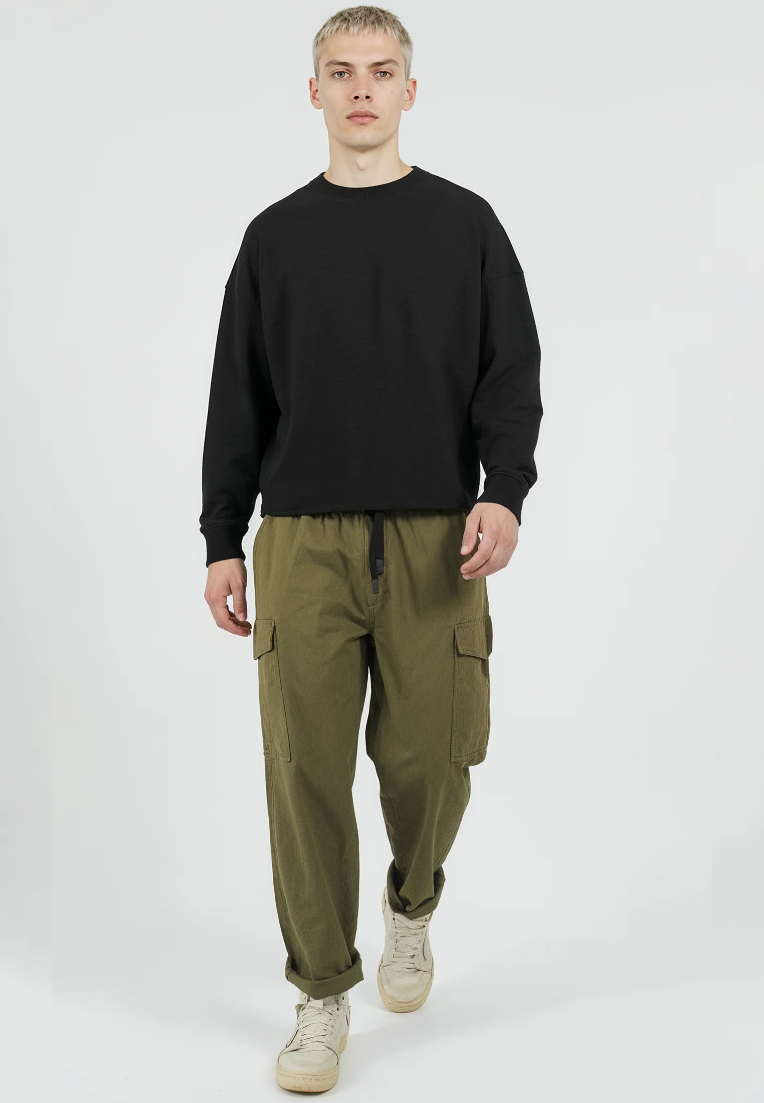 CROP BOX SWEAT BLACK - Image 2