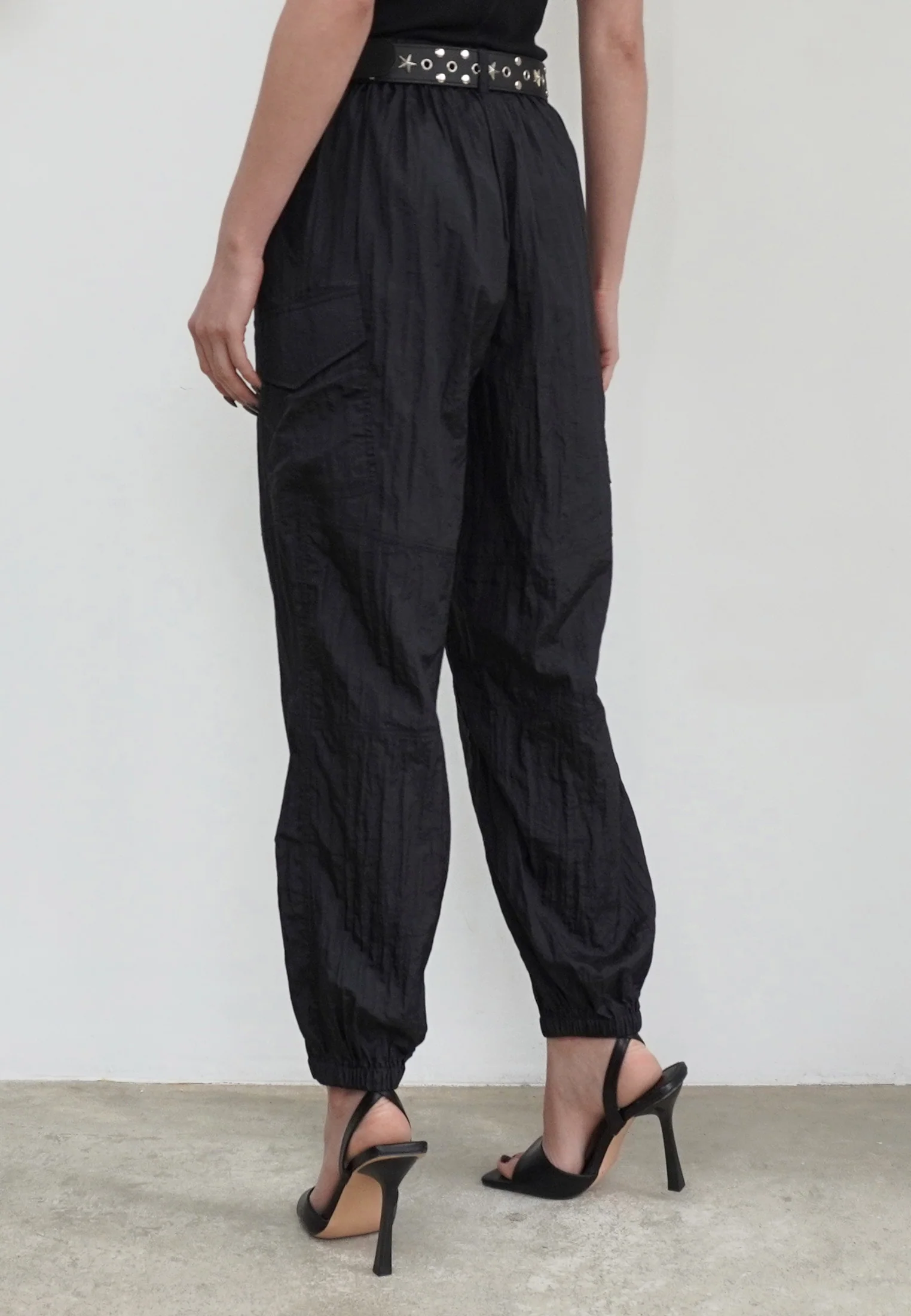 DISTANCE BLACK CARGO TROUSERS - Image 2
