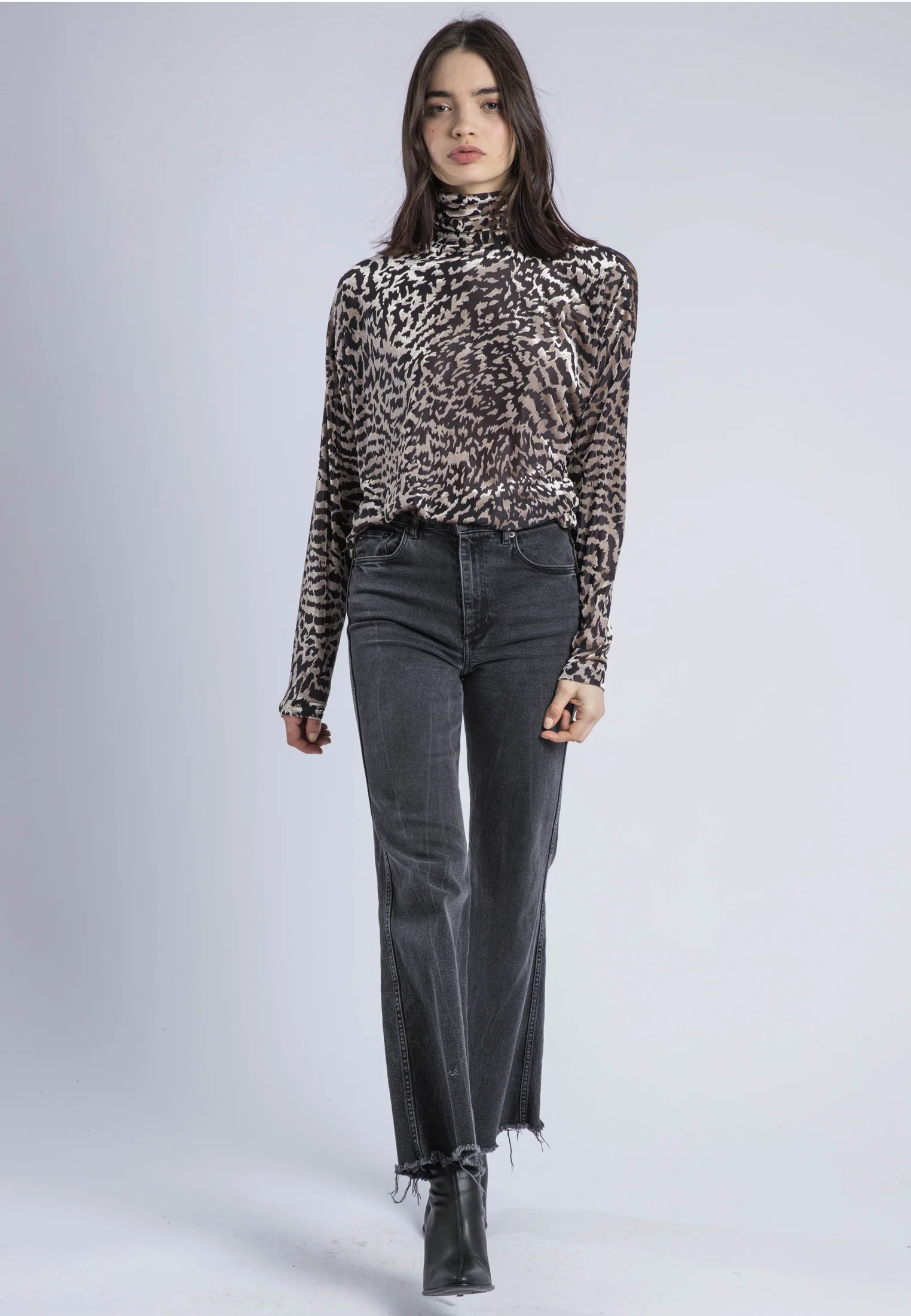 EMMY TURTLENECK VELVET ANIMAL - Image 4