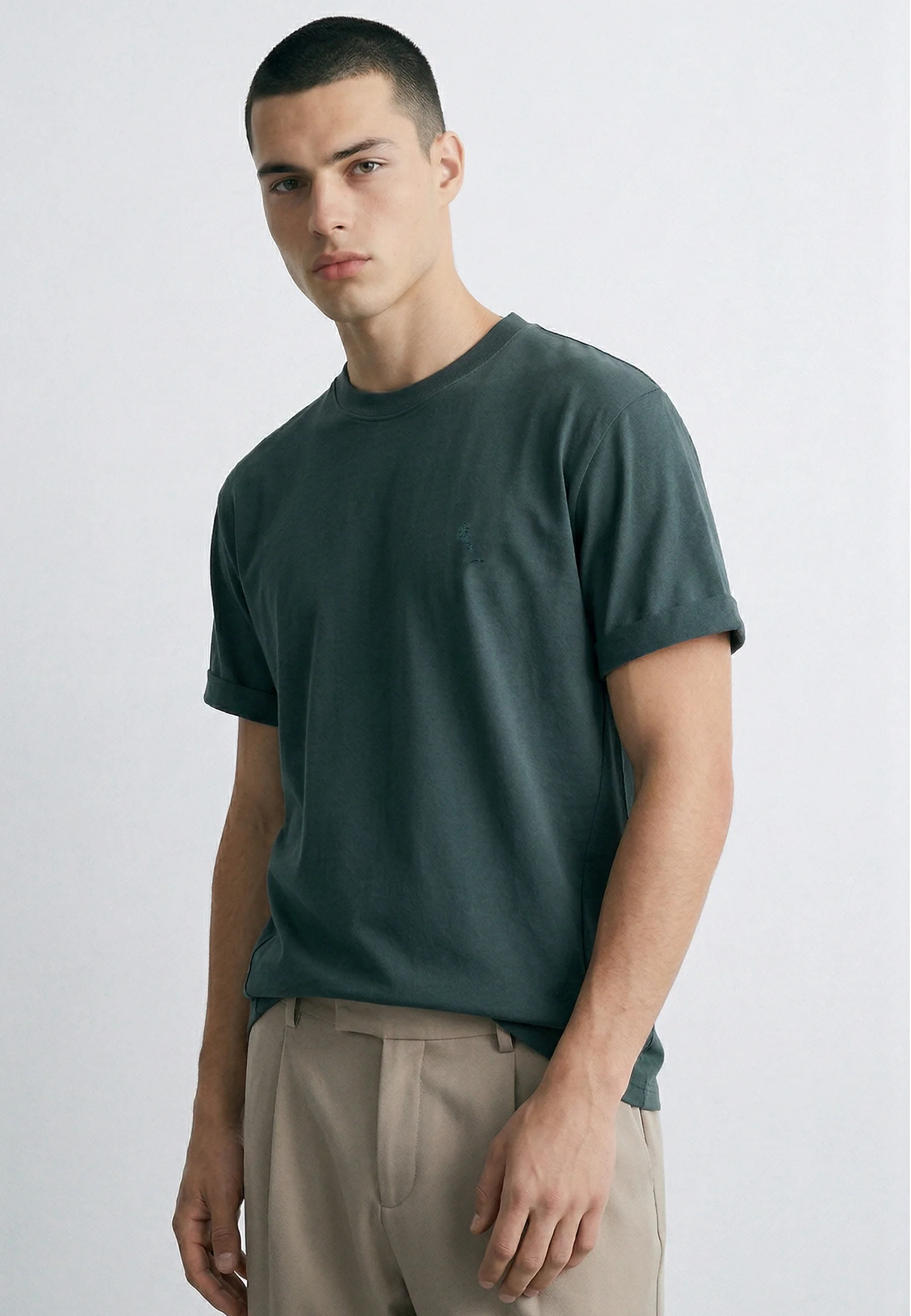 ESSENTIAL ROLLED CUFF T-SHIRT COAL - Image 4