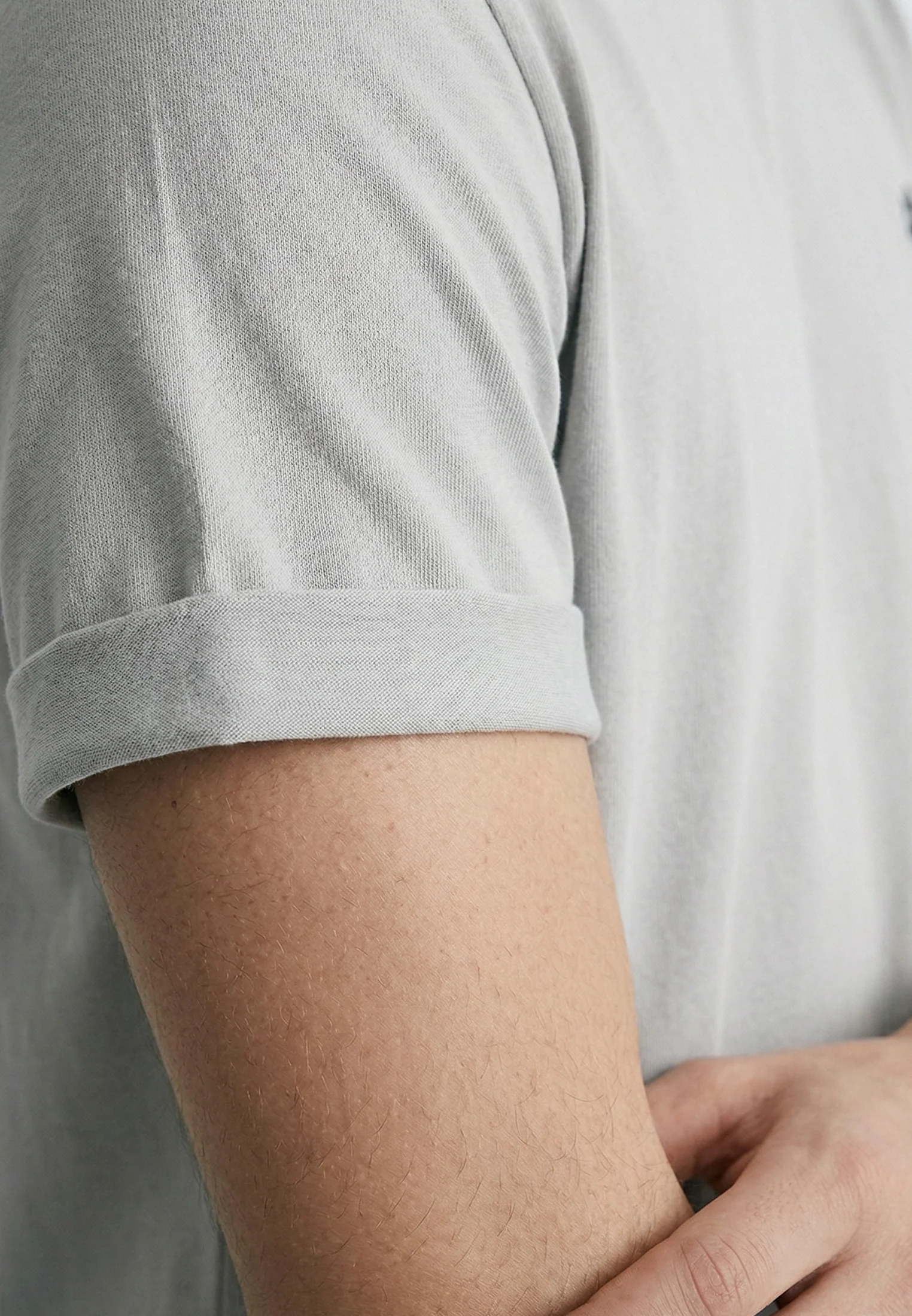 ESSENTIAL ROLLED CUFF T-SHIRT LIGHT GREY - Image 3