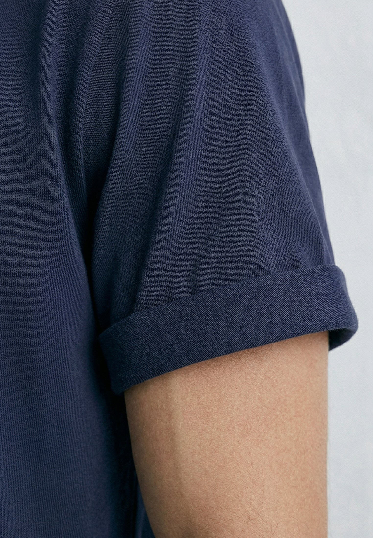 ESSENTIAL ROLLED CUFF T-SHIRT INDIGO - Image 4