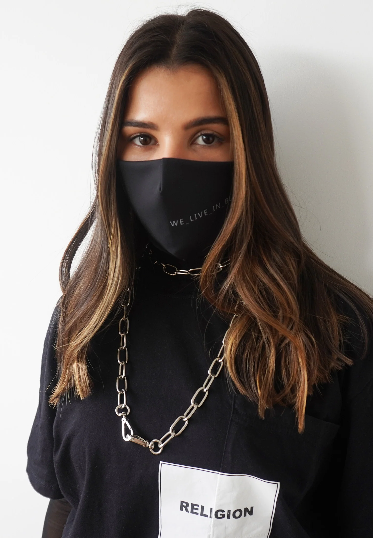 FACE MASK WE LIVE IN BLACK - Image 3