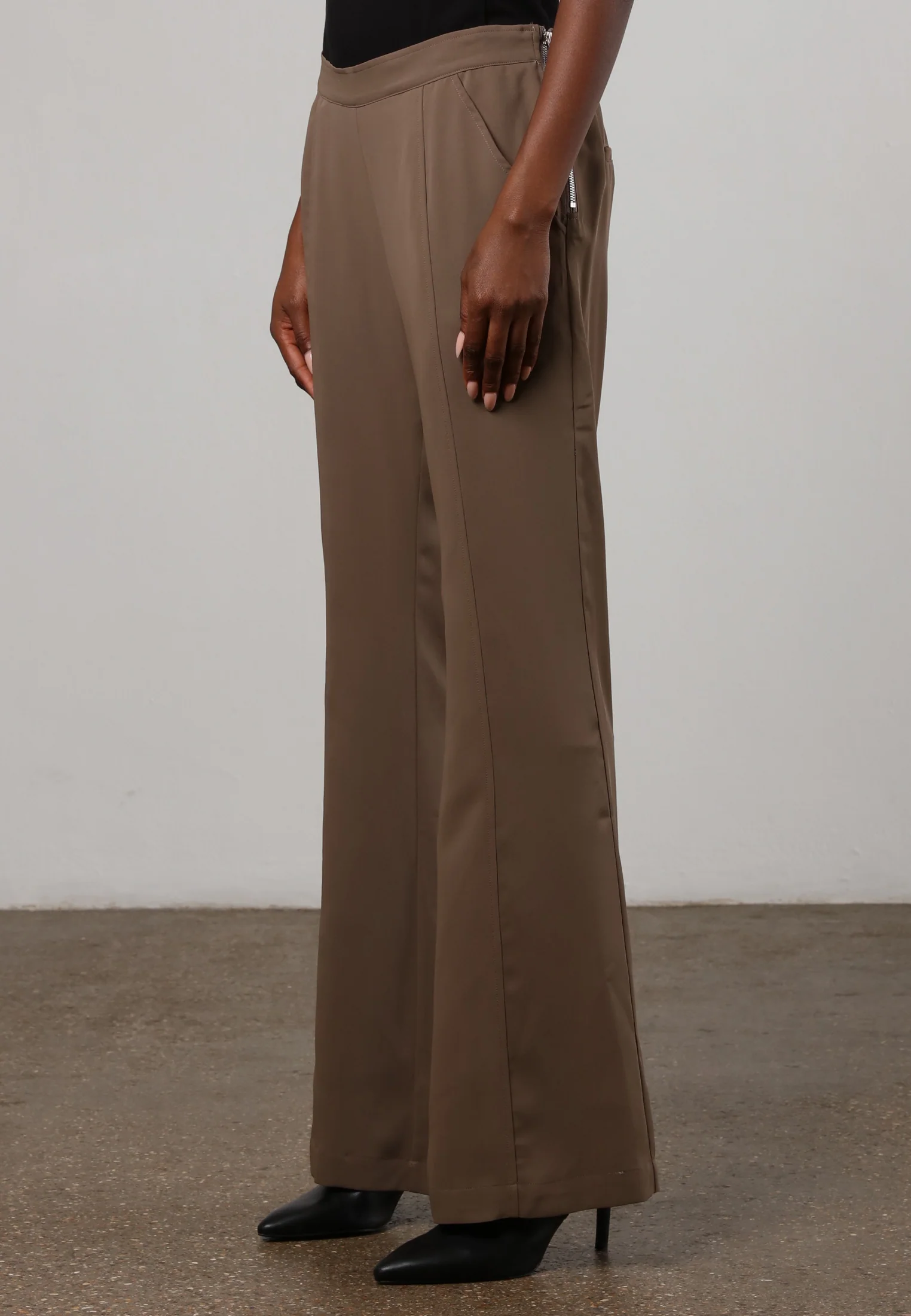 FLUX FLARE TROUSER CHESTNUT - Image 4