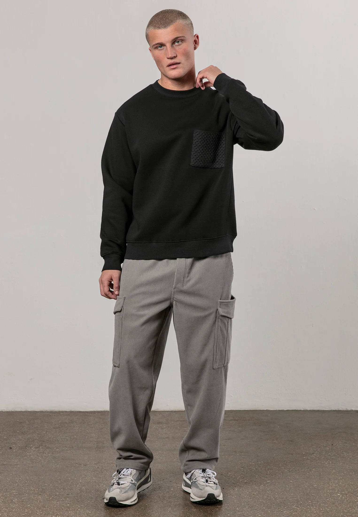 KNIT POCKET SWEAT BLACK - Image 4