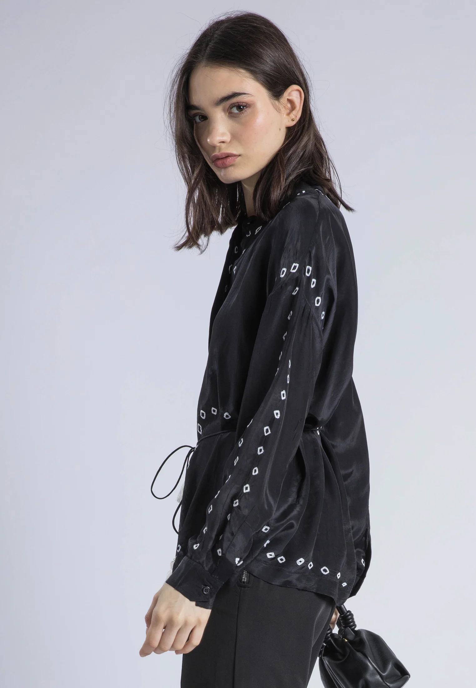 LOLA SHIRT BLACK & WHITE - Image 4
