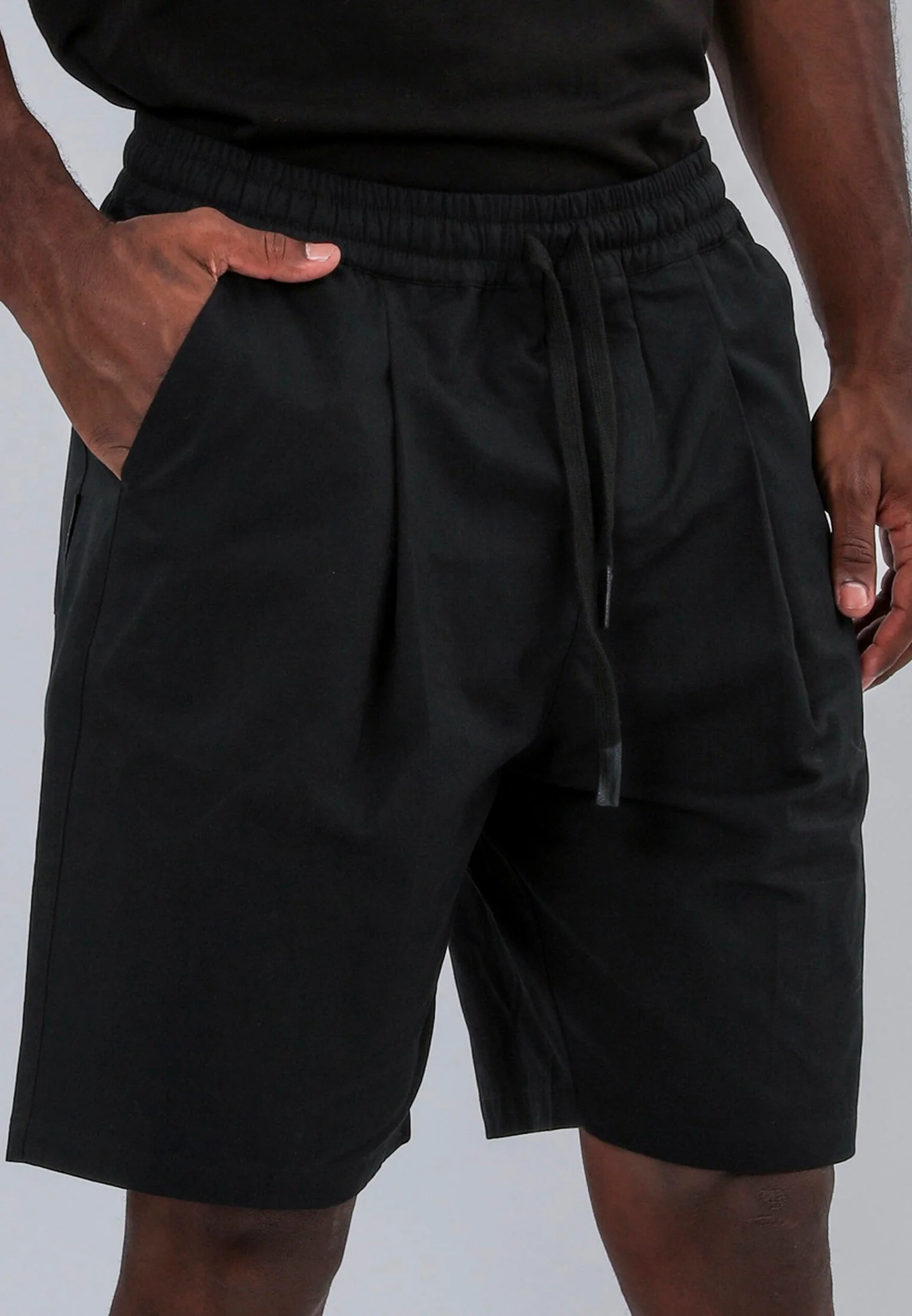 MARBELLA PLEATED HOLIDAY SHORTS JET BLACK - Image 3