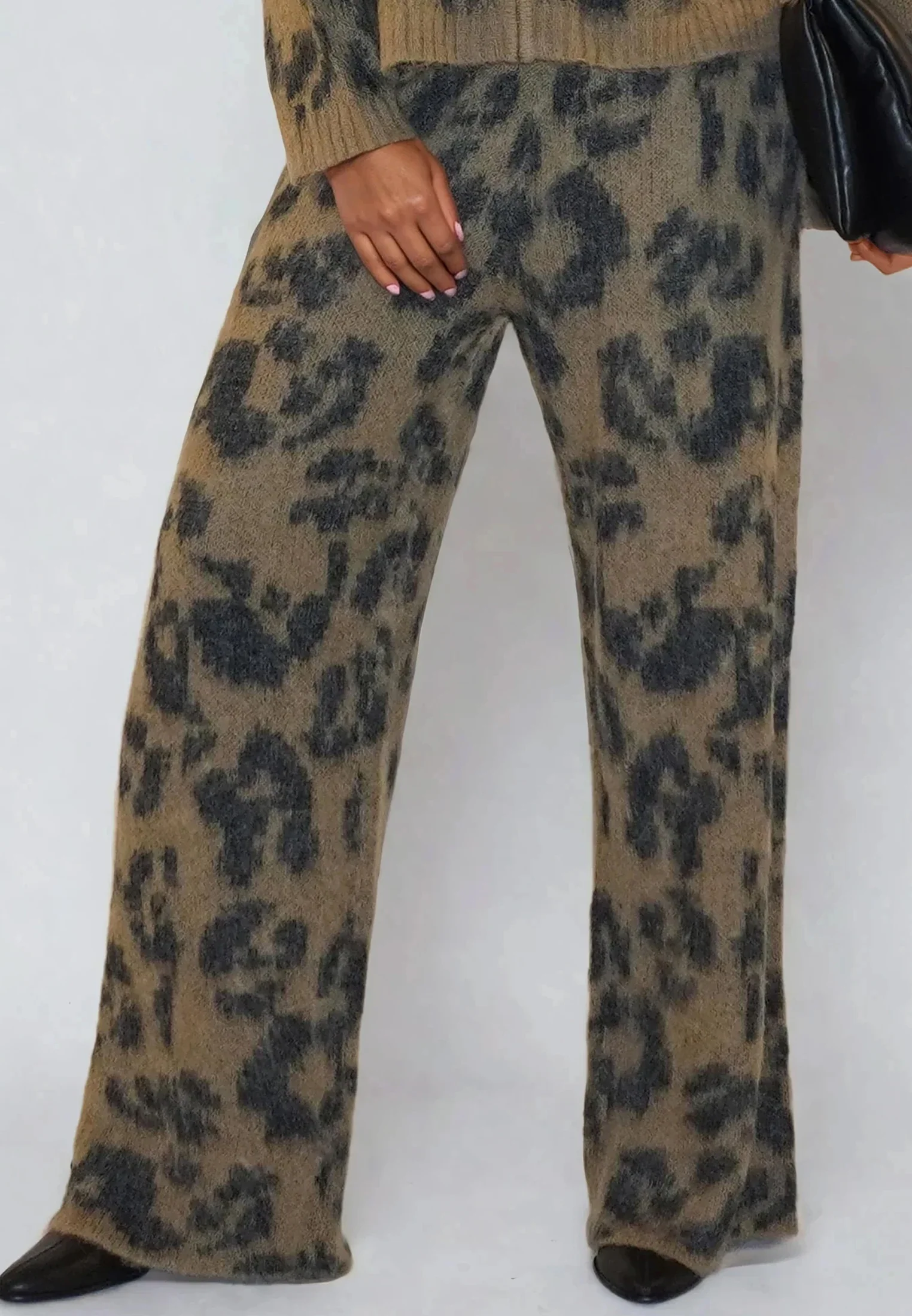 MAXIUMUM KNITTED PANTS LEOPARD - Image 2