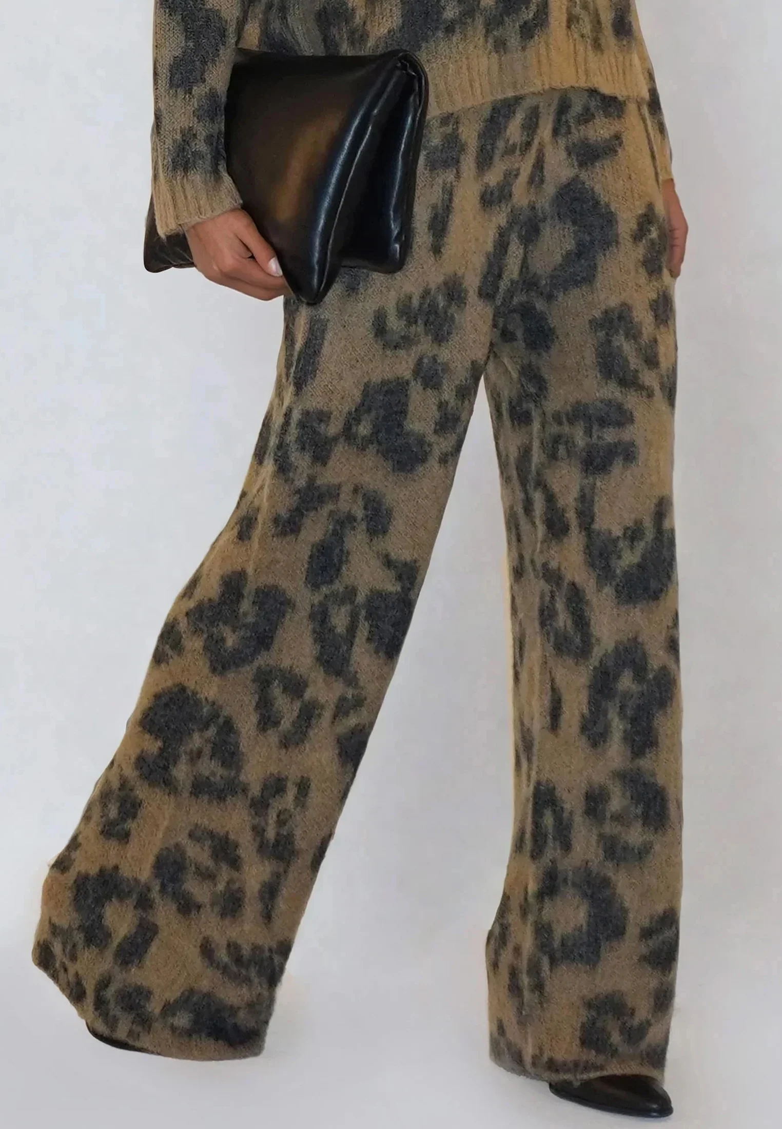 MAXIUMUM KNITTED PANTS LEOPARD - Image 3