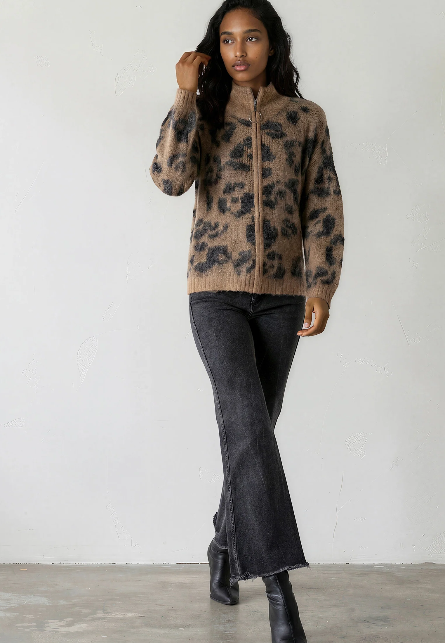 MAXIMUM ZIP CARDIGAN LEOPARD PRINT - Image 4