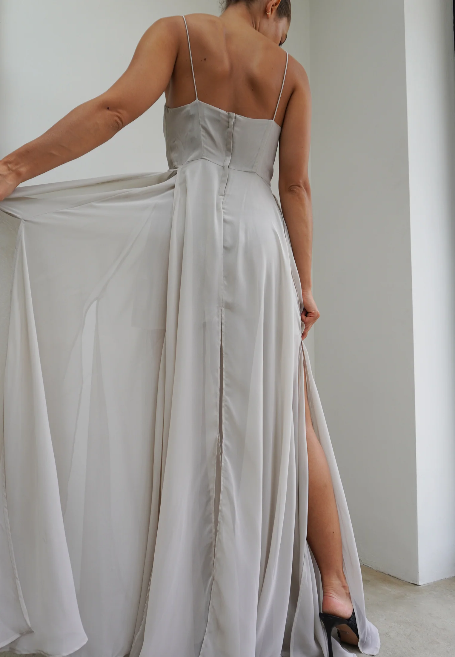 OLSEN MAXI DRESS FEATHER GREY - Image 9
