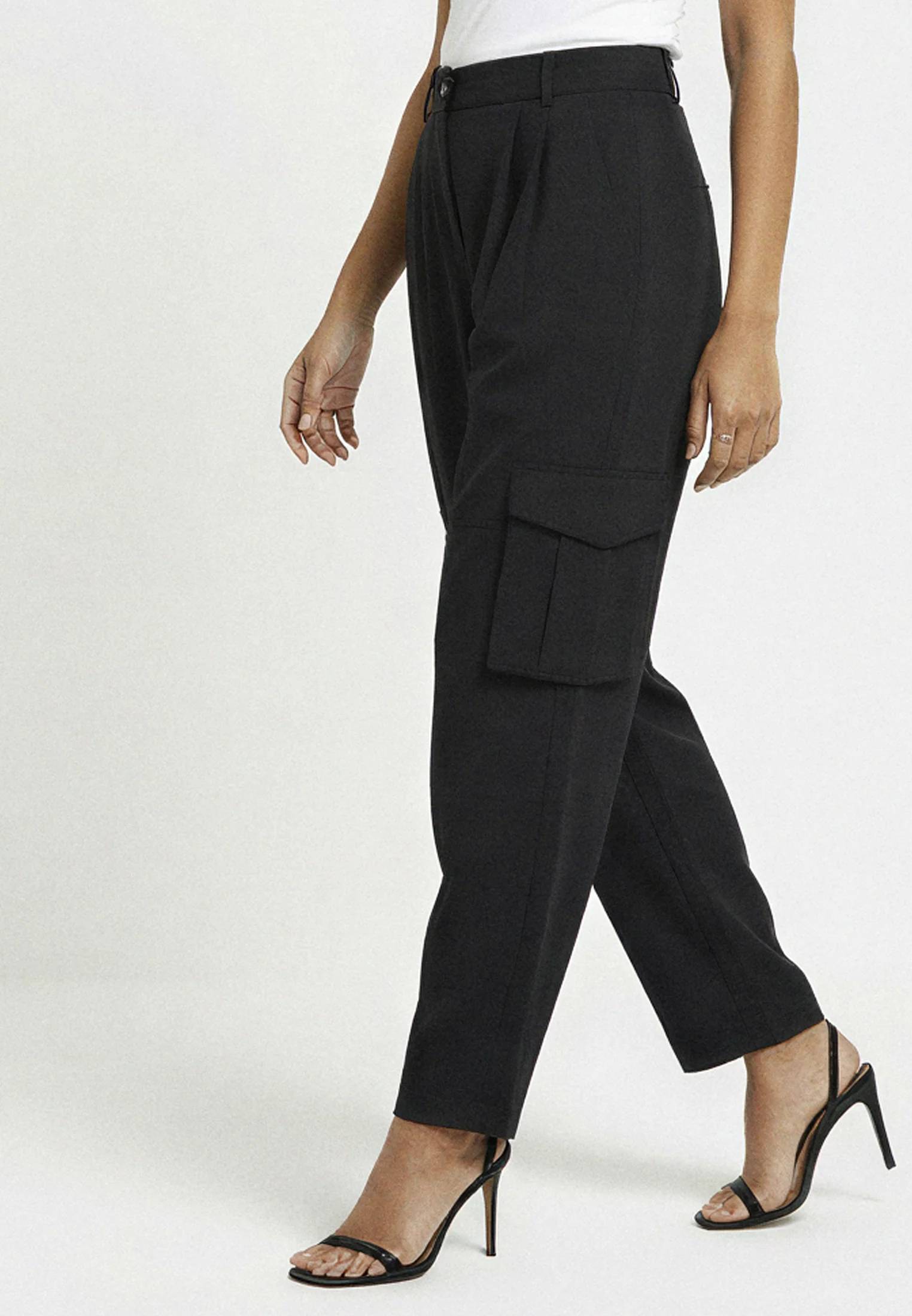 RAY BLACK CARGO TROUSERS - Image 4
