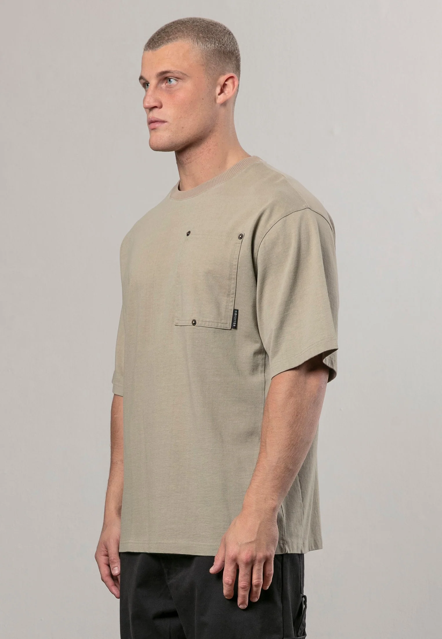 RIVET OVERSIZED T-SHIRT FAWN - Image 3
