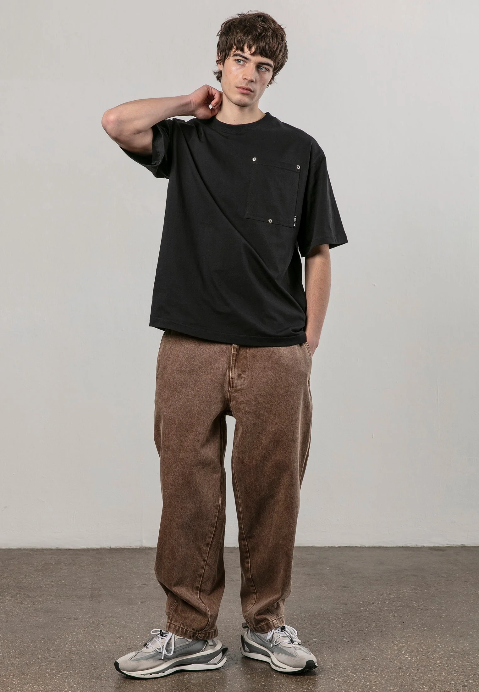 RIVET OVERSIZED T-SHIRT BLACK - Image 3