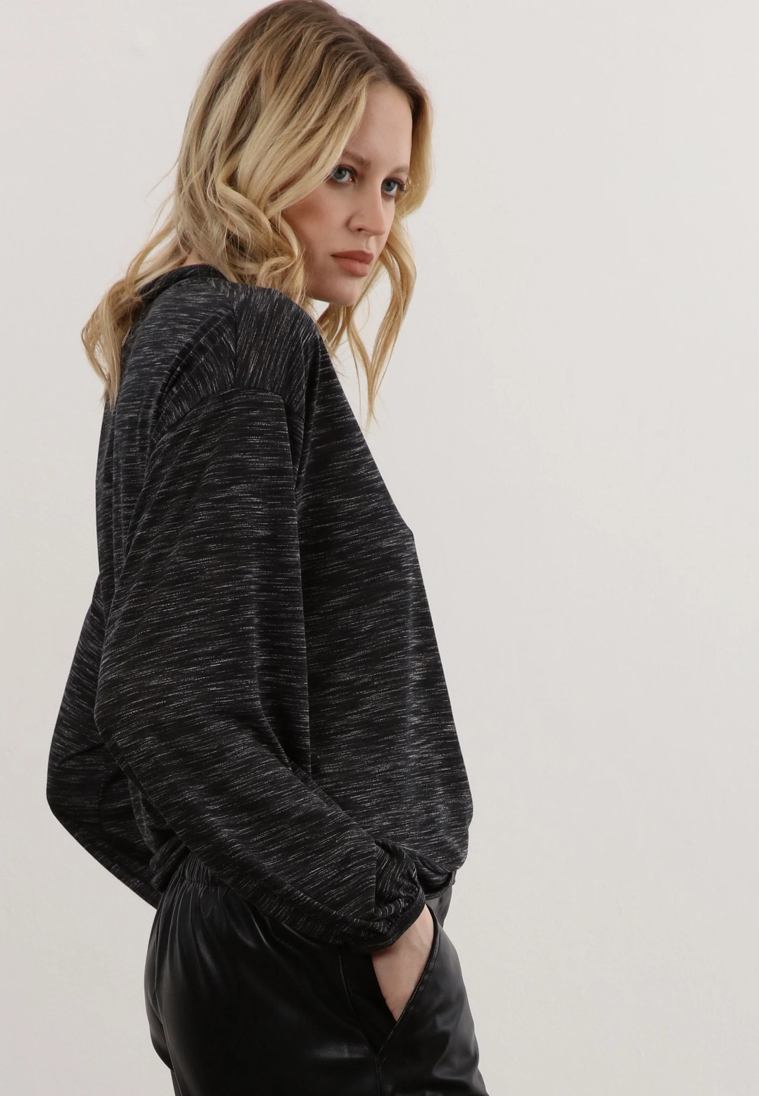 SIMPLE TOP BLACK - Image 2