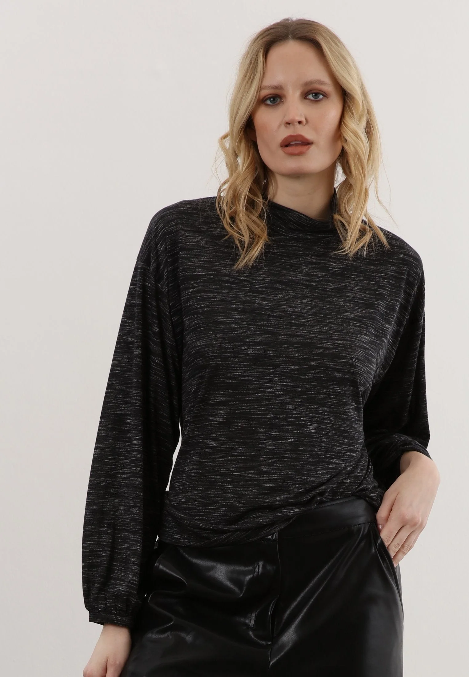 SIMPLE TOP BLACK - Image 5
