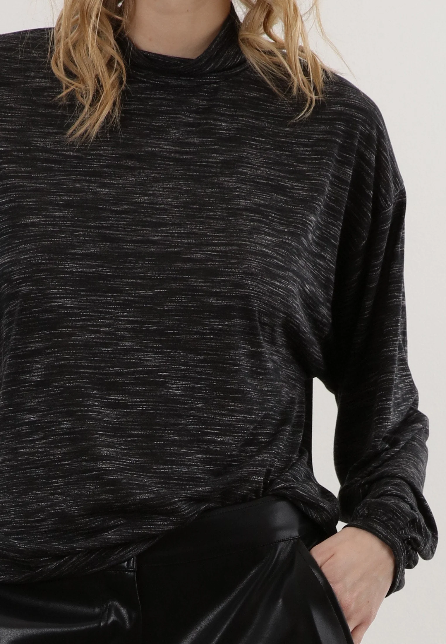 SIMPLE TOP BLACK - Image 6