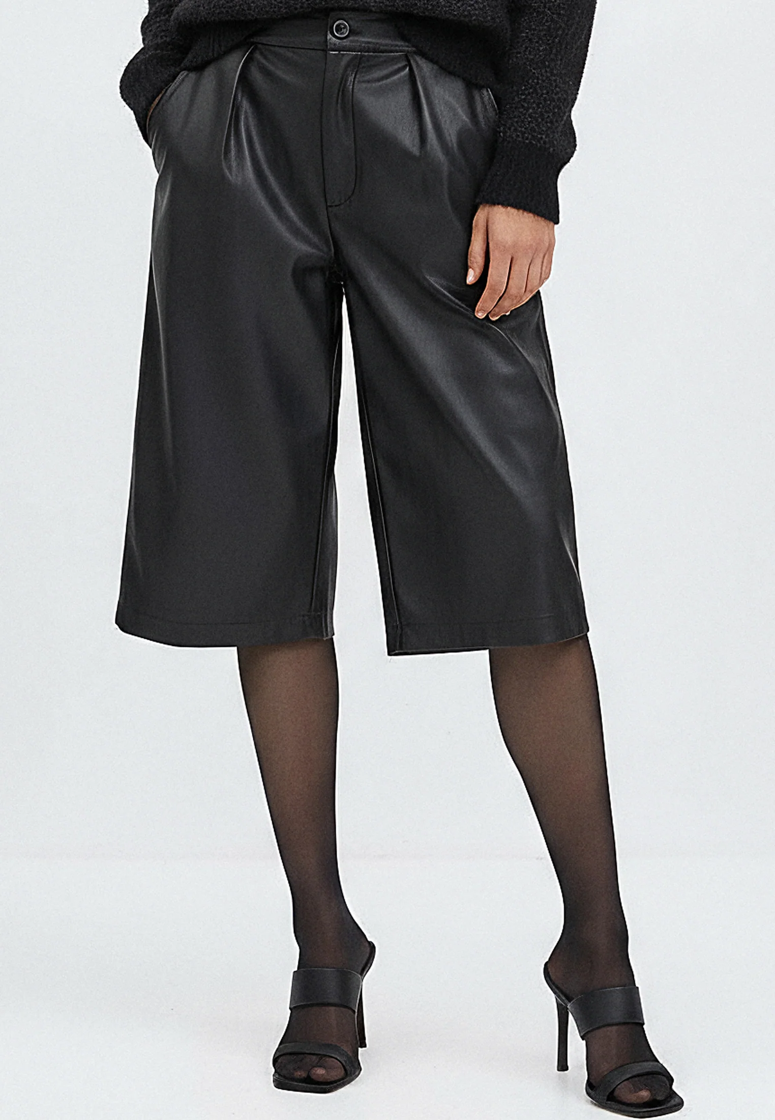 SYSTEM SHORTS BLACK - Image 4