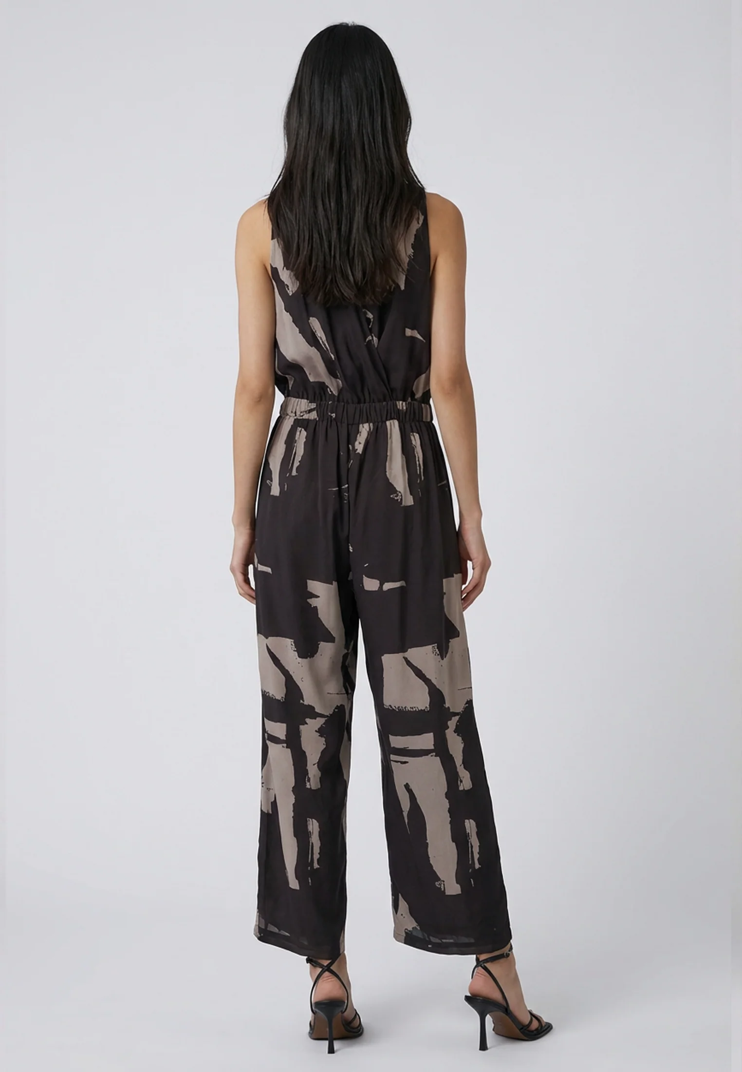 TAYLOR JUMPSUIT FACADE - Image 3