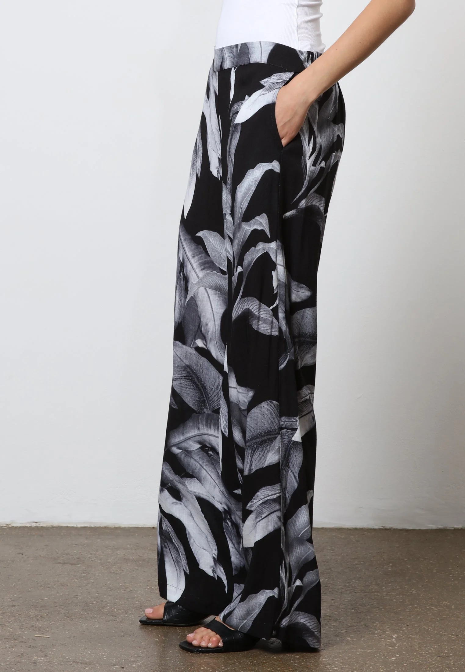 TIME TROUSERS BOTANIC BLACK - Image 4