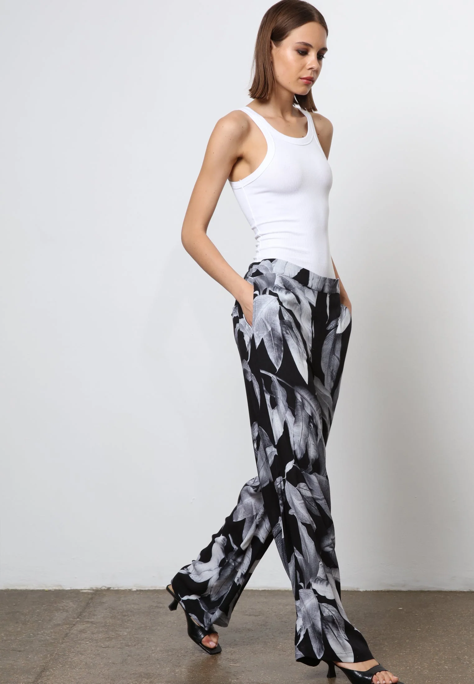 TIME TROUSERS BOTANIC BLACK - Image 6