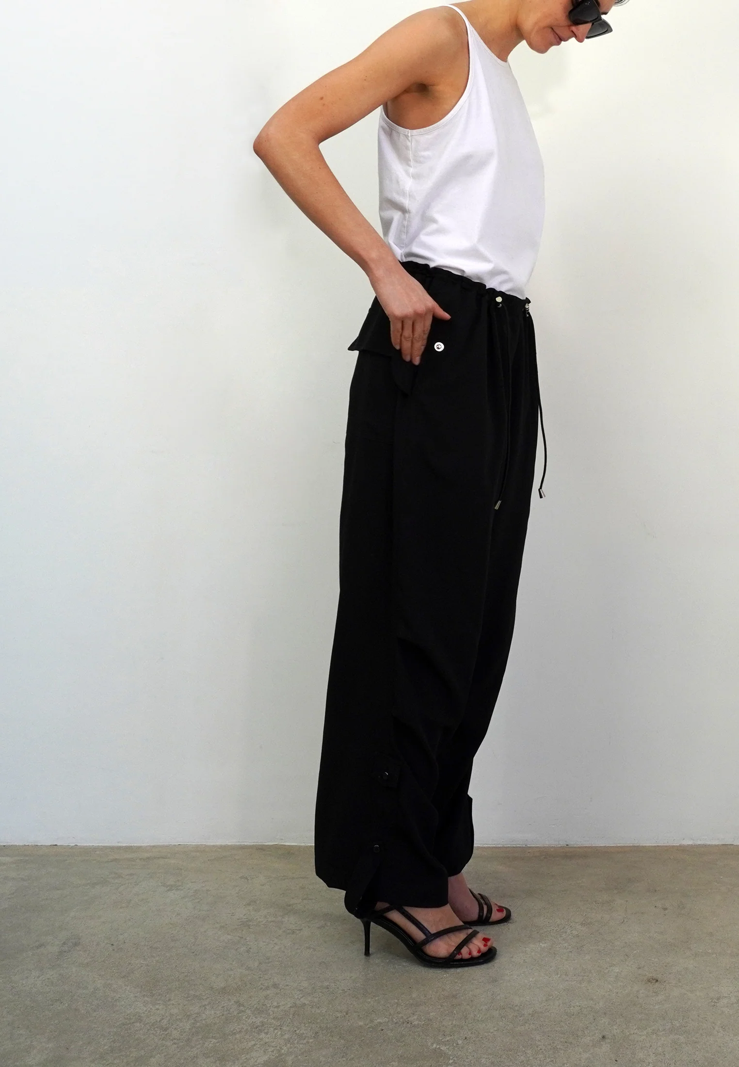 TRACE BLACK PARACHUTE TROUSERS - Image 3