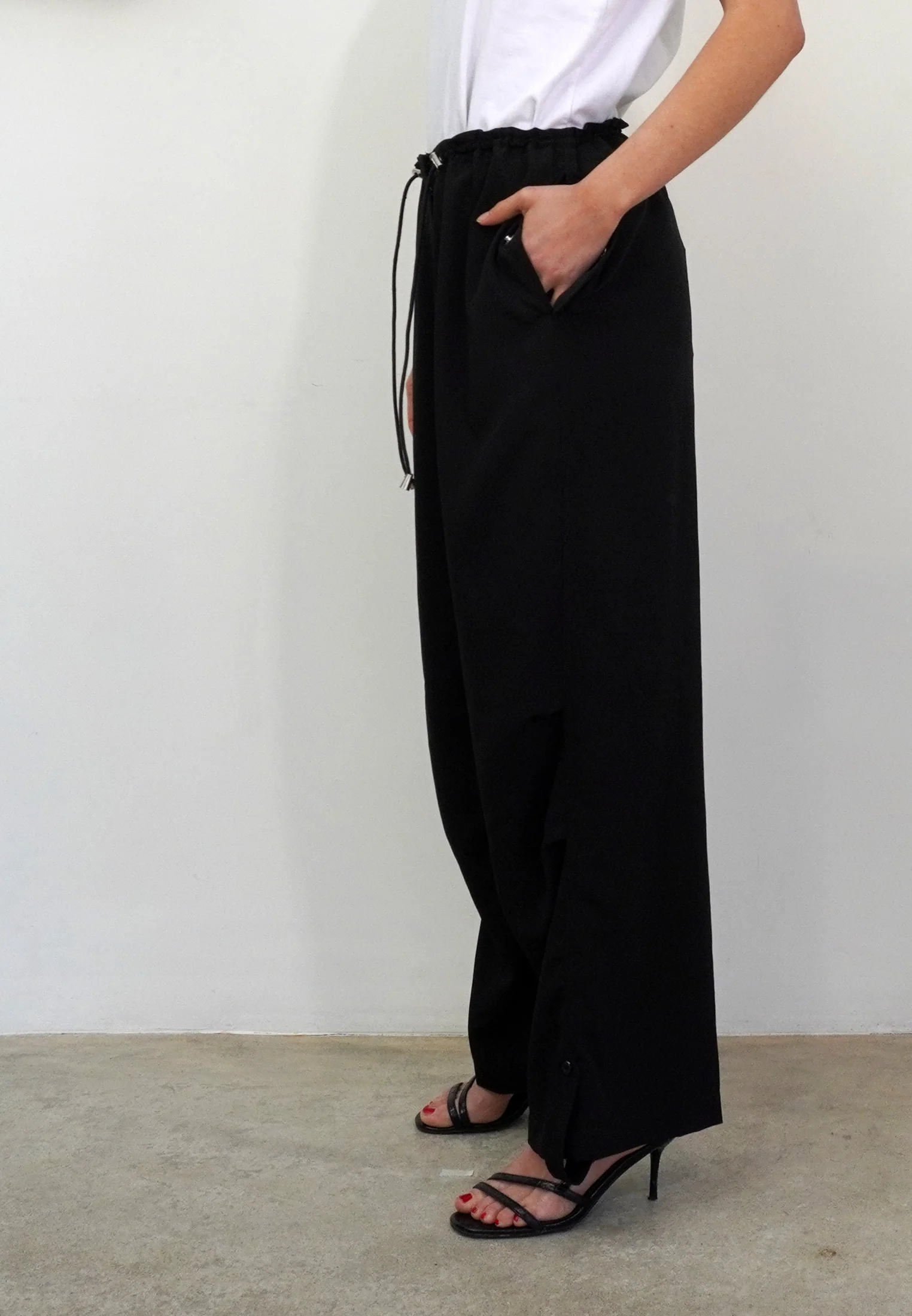 TRACE BLACK PARACHUTE TROUSERS - Image 4