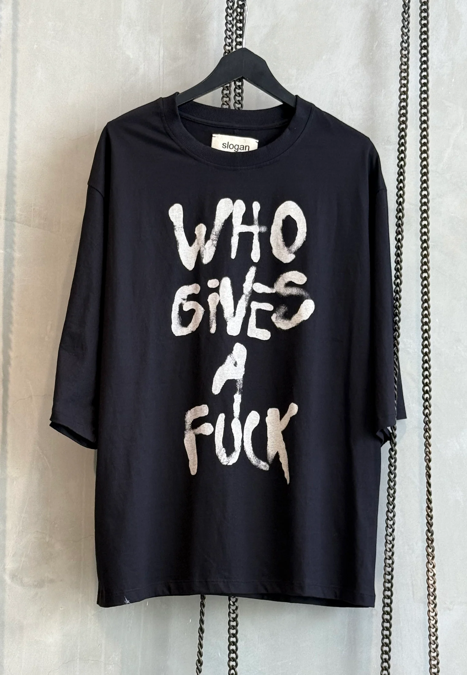 WHO GIVES A FUCK OVERSIZED T-SHIRT BLACK - Image 9