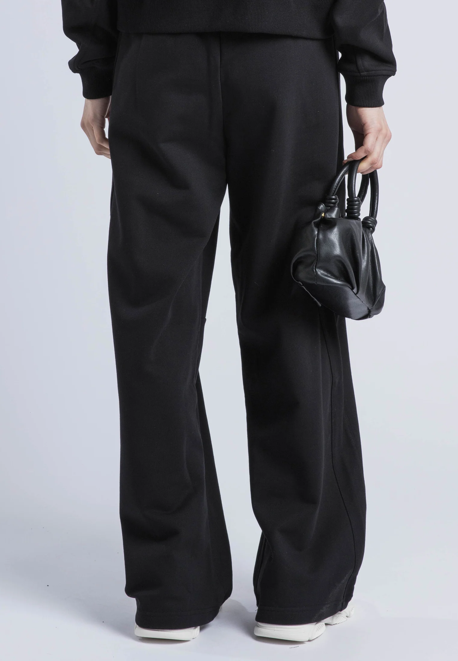 EMBROIDERY RELAXED SWEATPANTS BLACK - Image 4