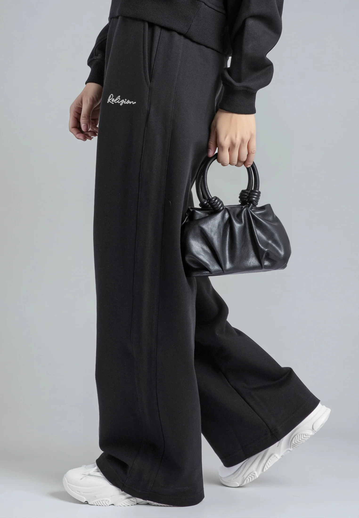 EMBROIDERY RELAXED SWEATPANTS BLACK - Image 6