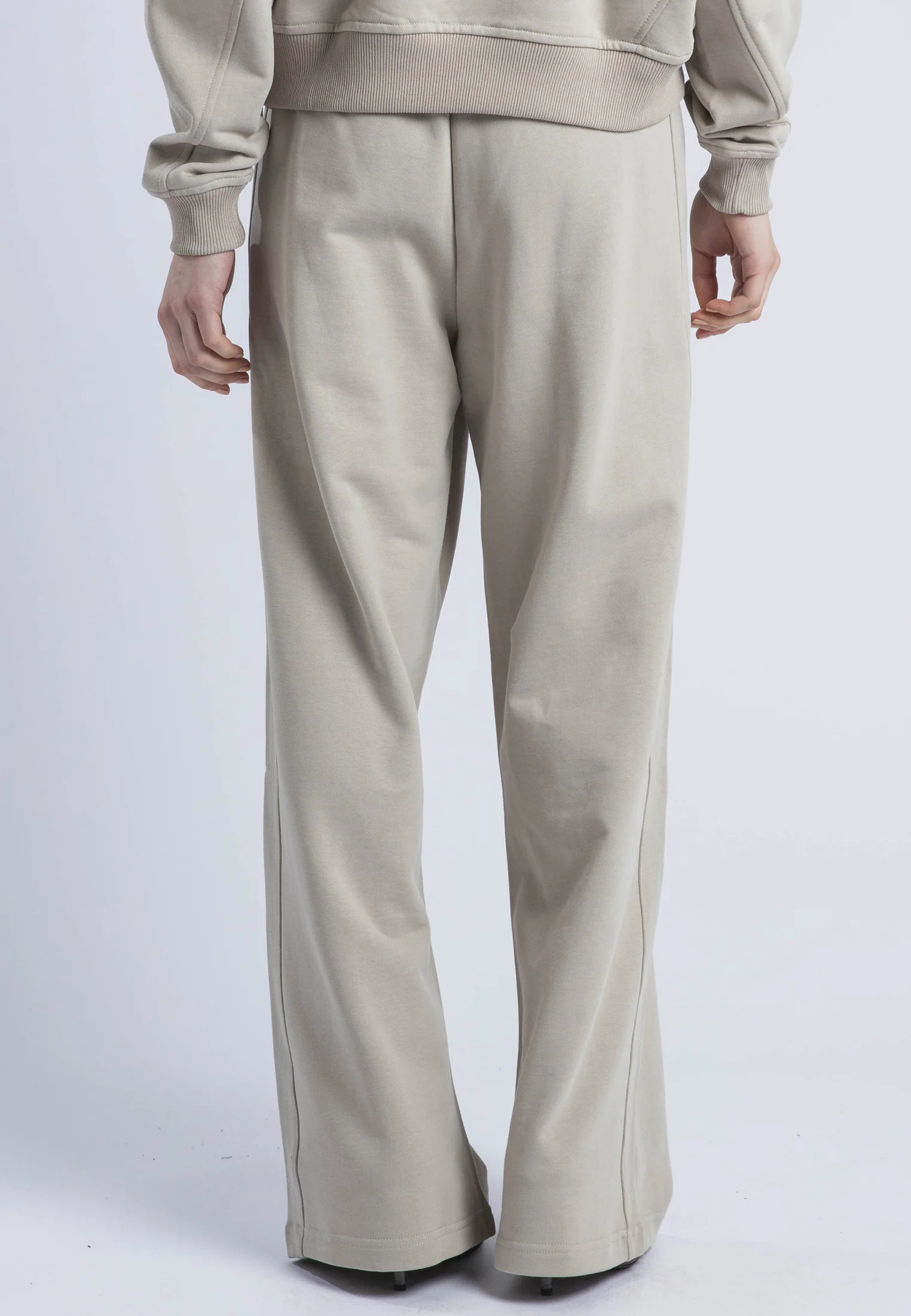 EMBROIDERY RELAXED SWEATPANTS STONE - Image 5