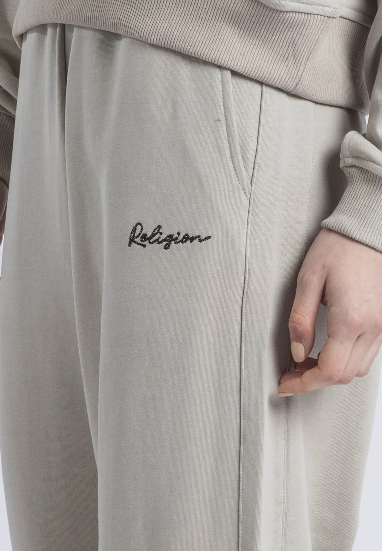 EMBROIDERY RELAXED SWEATPANTS STONE - Image 7