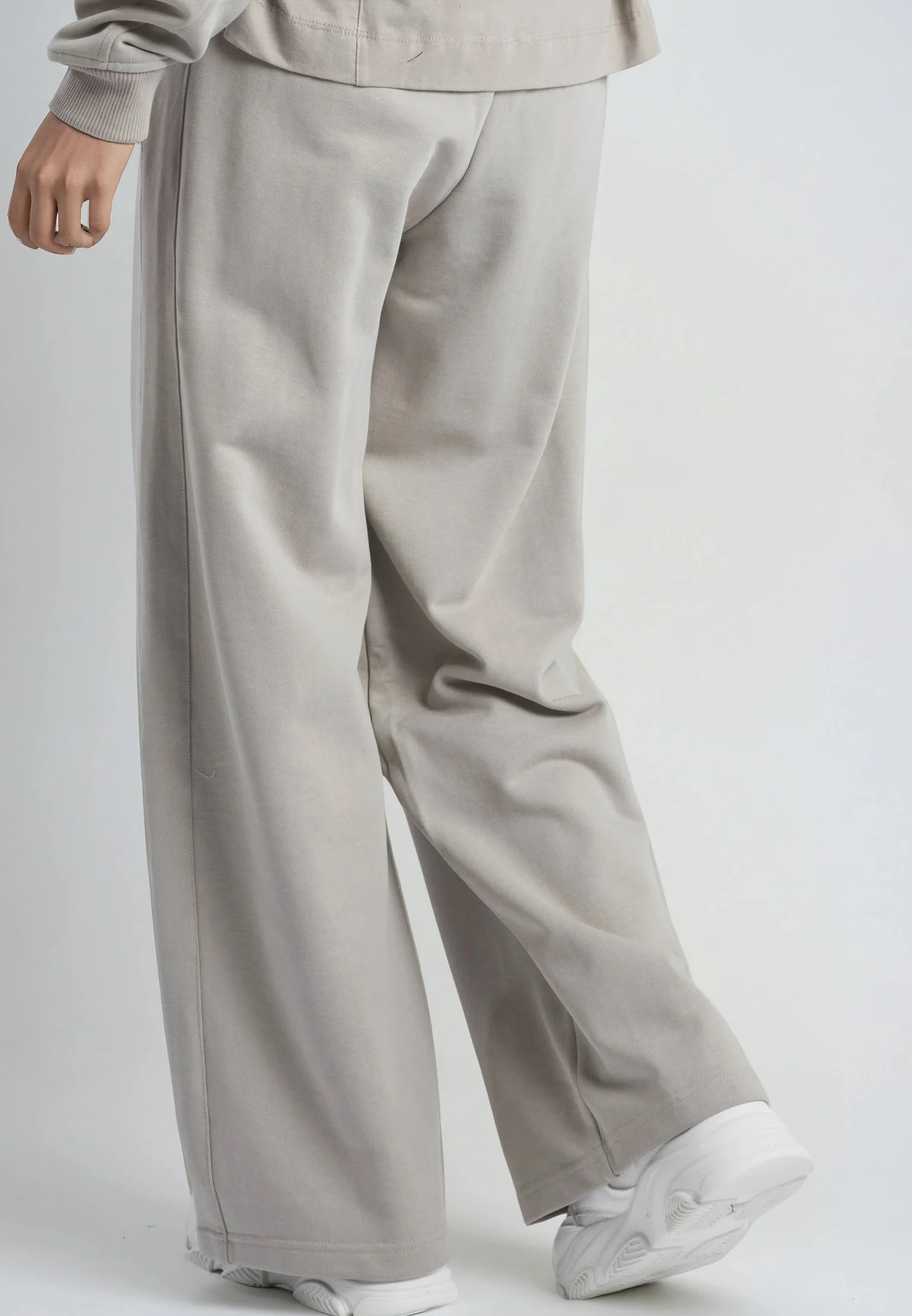 APPLIQUE RELAXED SWEATPANTS STONE - Image 6
